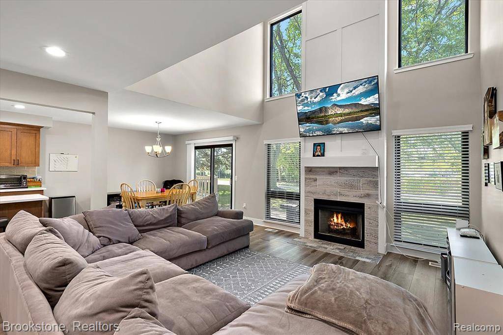 Rochester Hills, MI 48307,525 Oxford Court