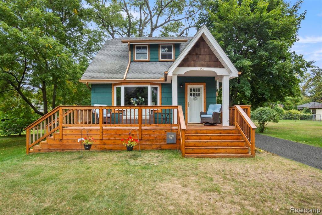 Waterford, MI 48328,2366 Montroyal Avenue