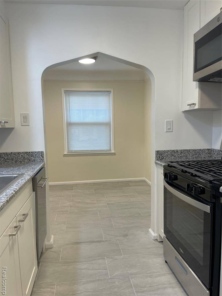 Dearborn Heights, MI 48125,24370 Colgate Street
