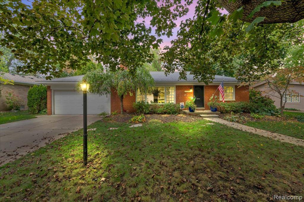 Beverly Hills, MI 48025,16950 Kinross Avenue