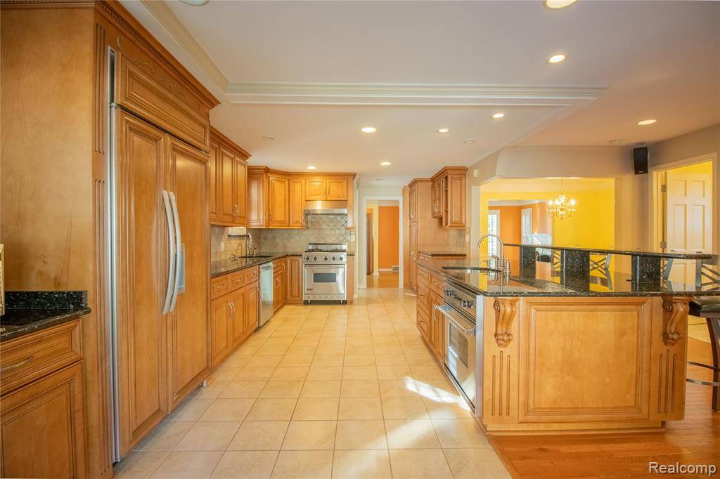 Grosse Pointe Farms, MI 48236,450 Roland Road