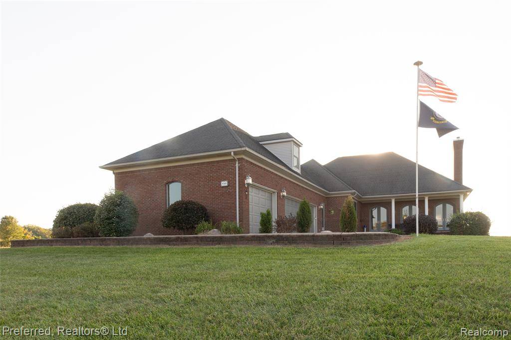 Carleton, MI 48117,9769 Fawnwood Drive