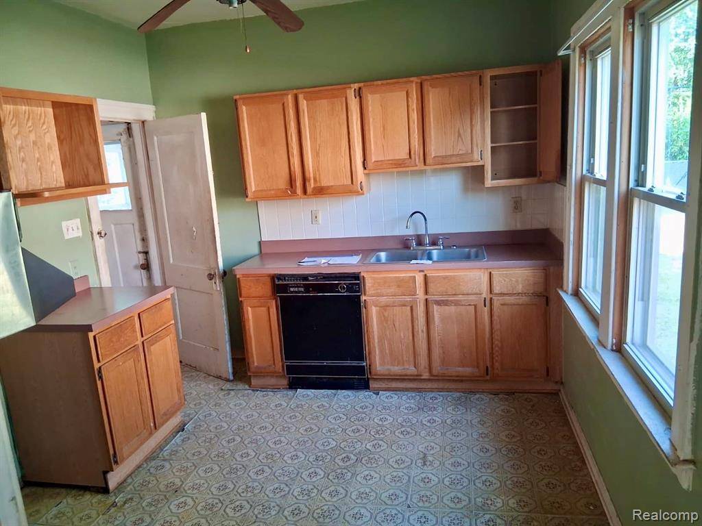 Detroit, MI 48213,8221 Marion Street