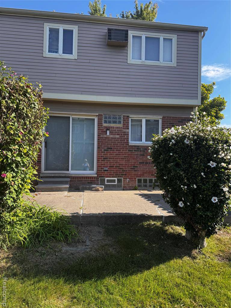 Clinton Twp, MI 48036,37236 Great Oaks Court