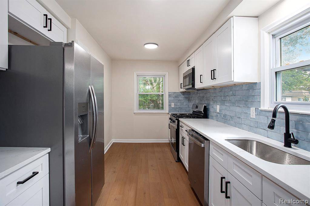 Oak Park, MI 48237,22150 Beverly Street