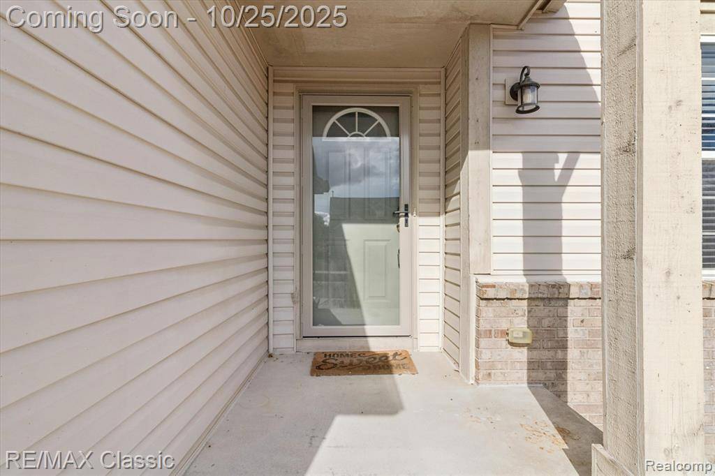 Holly, MI 48442,868 Deer Run Lake Road