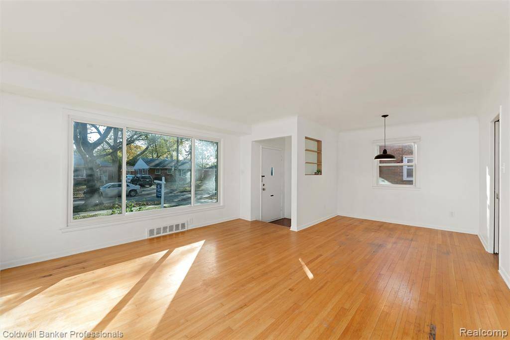 Oak Park, MI 48237,24251 Westhampton Street