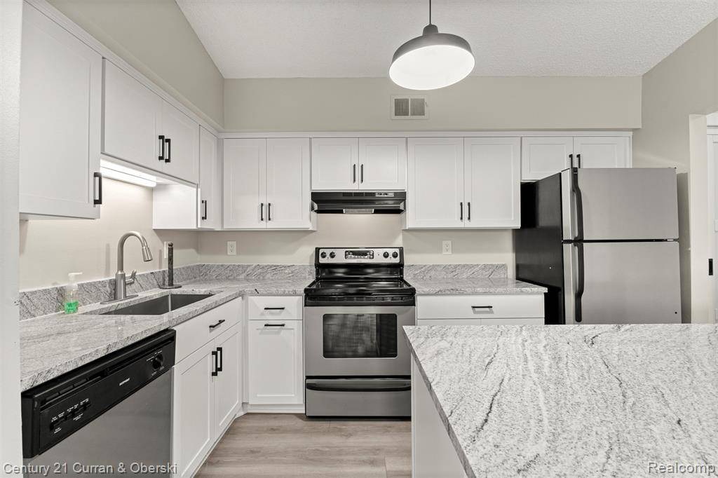 Plymouth, MI 48170,331 Pinewood Circle