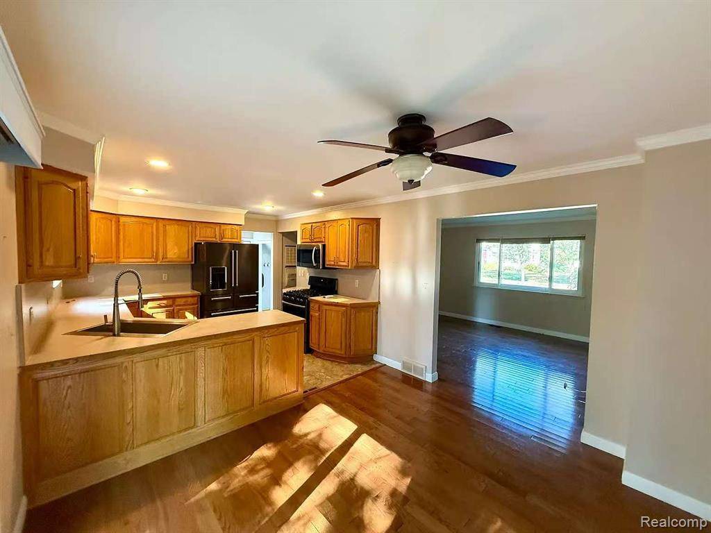 Royal Oak, MI 48073,3245 Parker
