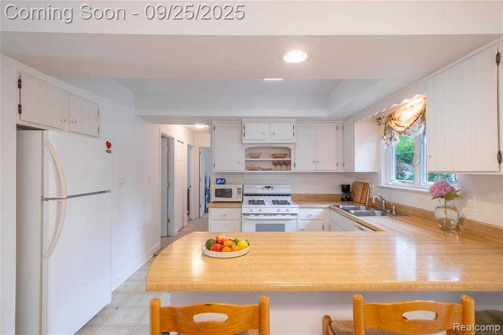 Fenton, MI 48430,11548 Farmhill Drive