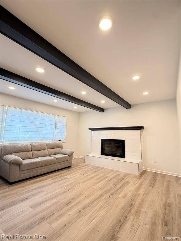 Troy, MI 48085,194 E Long Lake Road