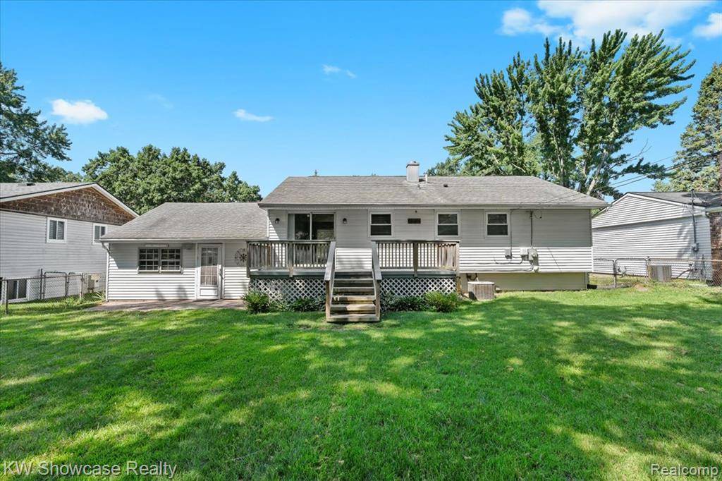 Wolverine Lake, MI 48390,2370 Roselawn Street