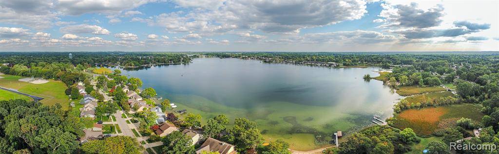 Waterford, MI 48329,3151 Loon Lake Shores Road