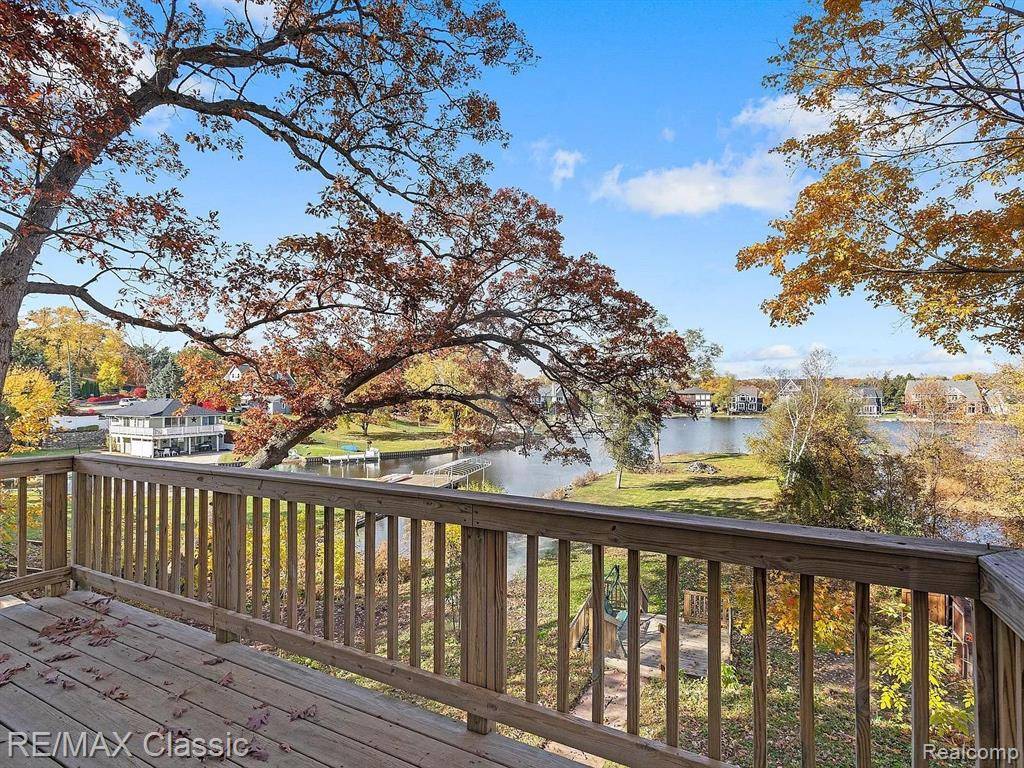 Commerce Twp, MI 48390,1726 W OAKLEY PARK Road