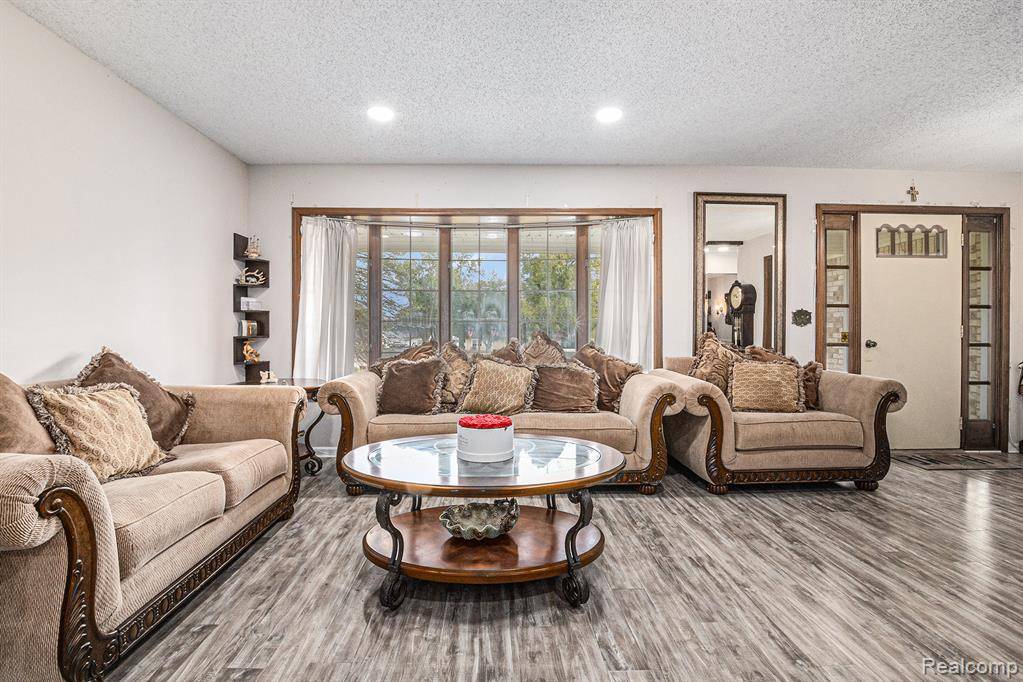 Davison, MI 48423,3432 S State Road