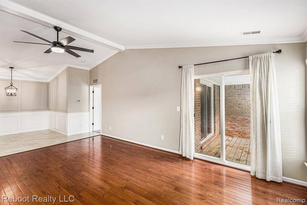 Shelby Twp, MI 48316,56563 Scotland Boulevard