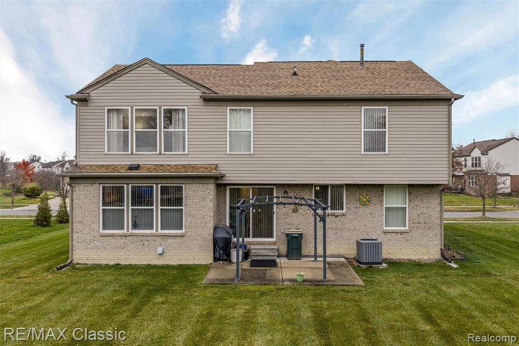 Canton, MI 48188,4692 Clover Road