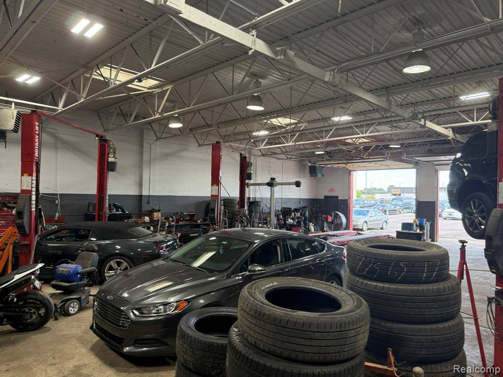 Warren, MI 48092,32604 Dequindre Road