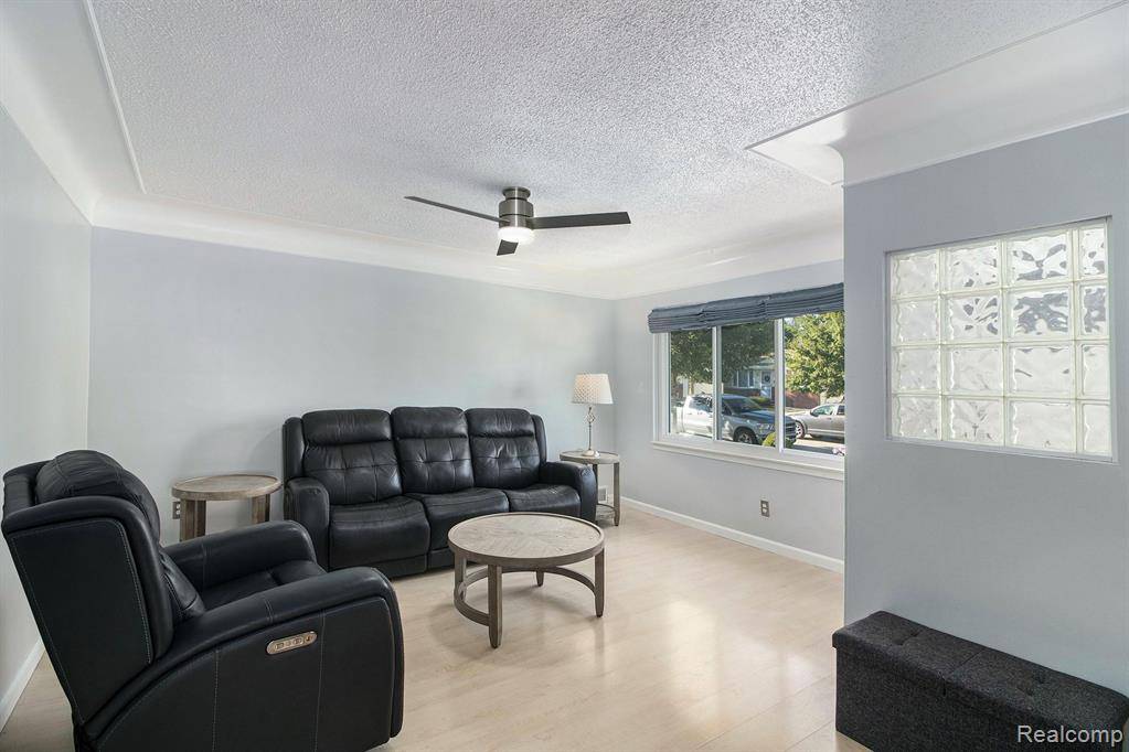 Saint Clair Shores, MI 48082,22452 Lake Drive