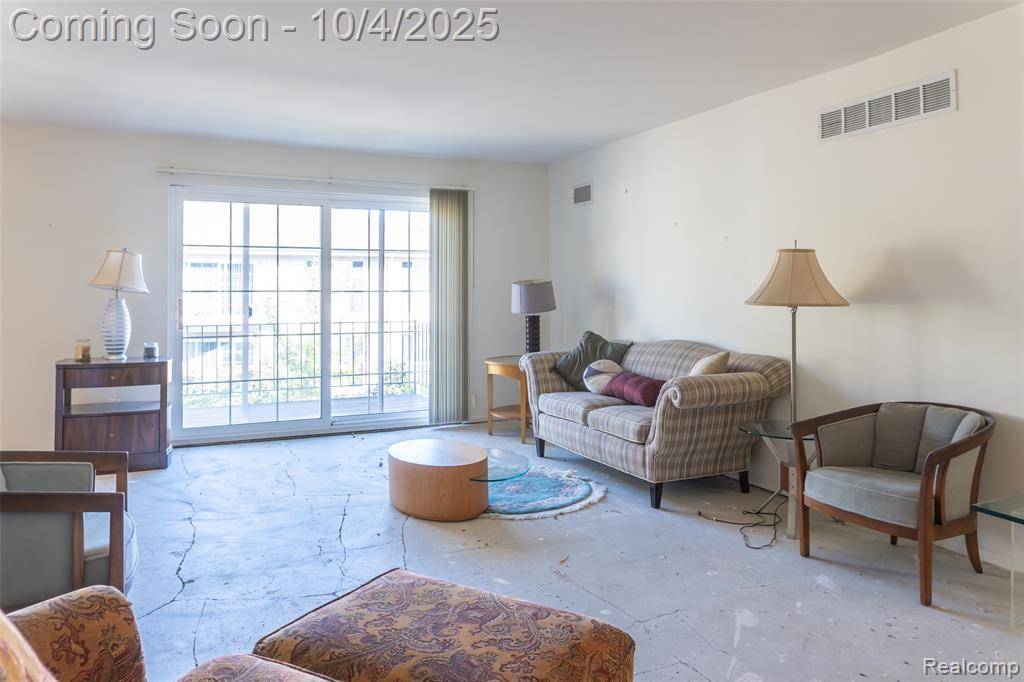 West Bloomfield, MI,6145 Orchard Lake Road