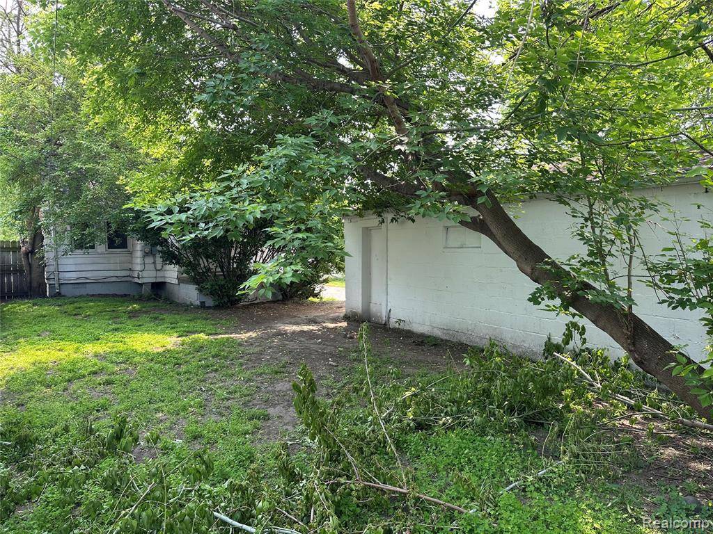 Madison Heights, MI 48071,26537 Brettonwoods Street