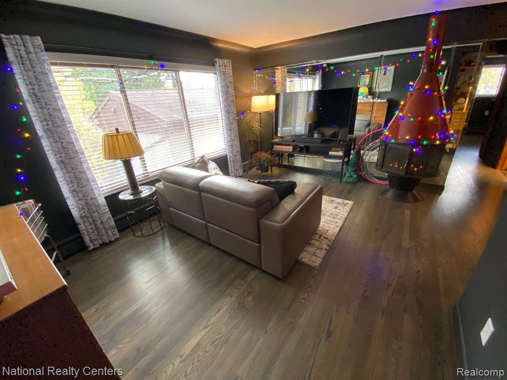 Waterford, MI 48328,995 N Cass Lake Road