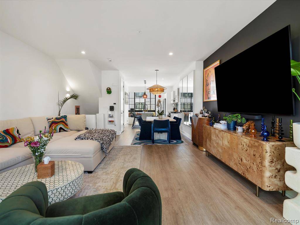 Royal Oak, MI 48067,533 E Harrison Avenue