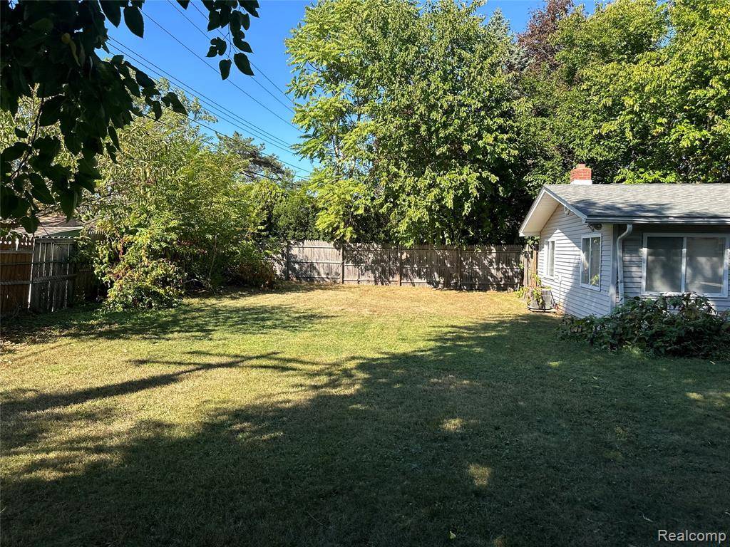 West Bloomfield, MI 48324,2216 Middlebelt Road