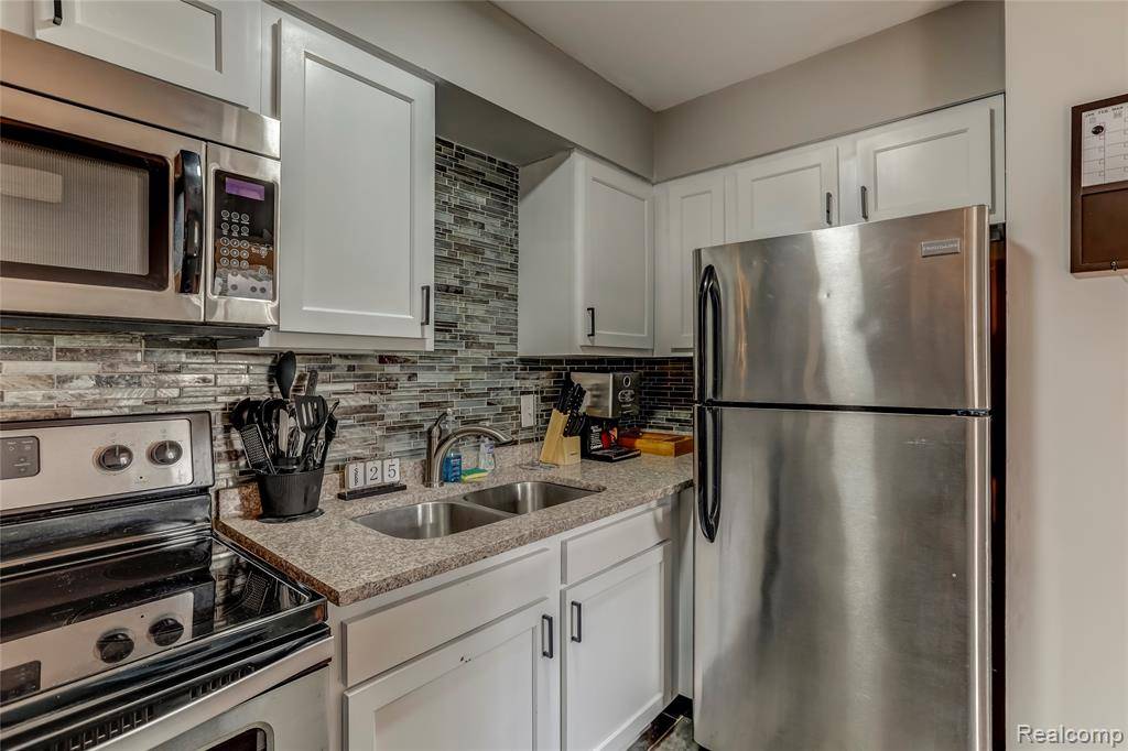 Royal Oak, MI 48067,330 Oakland Avenue