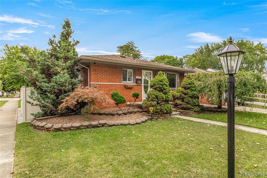Dearborn Heights, MI 48125,4403 Harding Street
