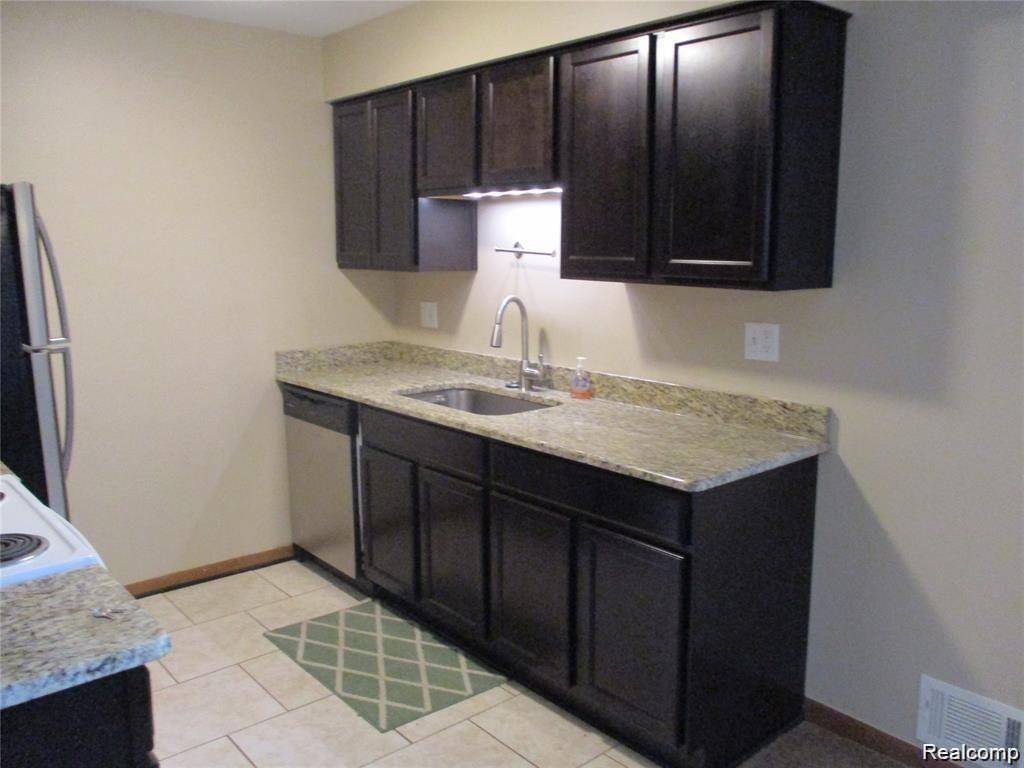 Saint Clair Shores, MI 48082,32646 Harper
