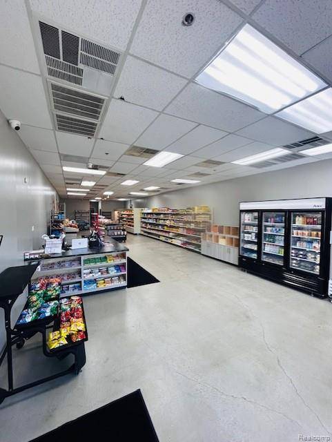 Livonia, MI 48154,16116 Middlebelt Road