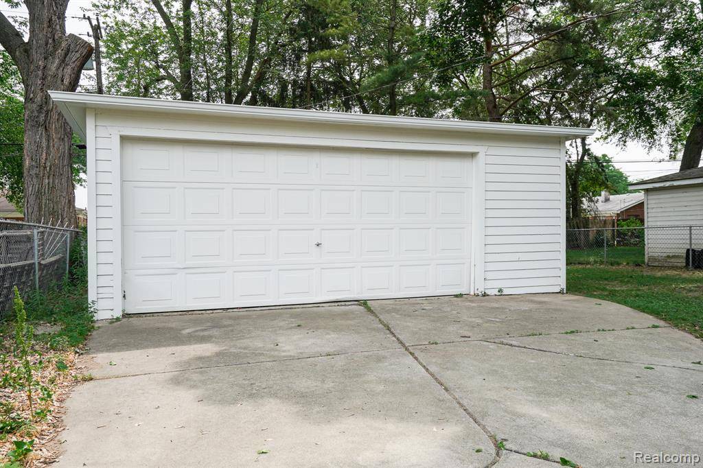 Royal Oak, MI 48073,1922 N Wilson Avenue
