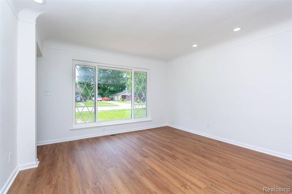 Southfield, MI 48076,28174 Sutherland Street
