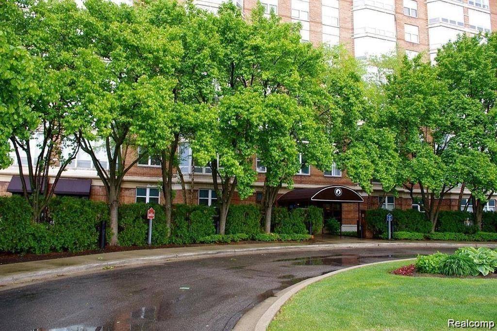 Detroit, MI 48207,250 E Harbortown Drive