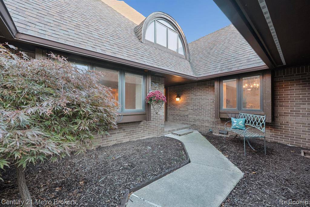 Grand Blanc, MI 48439,9095 S Saginaw Road