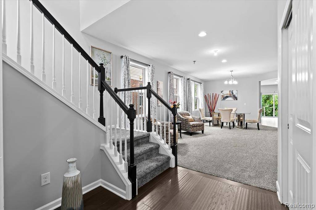 Novi, MI,49645 Hartwick Drive