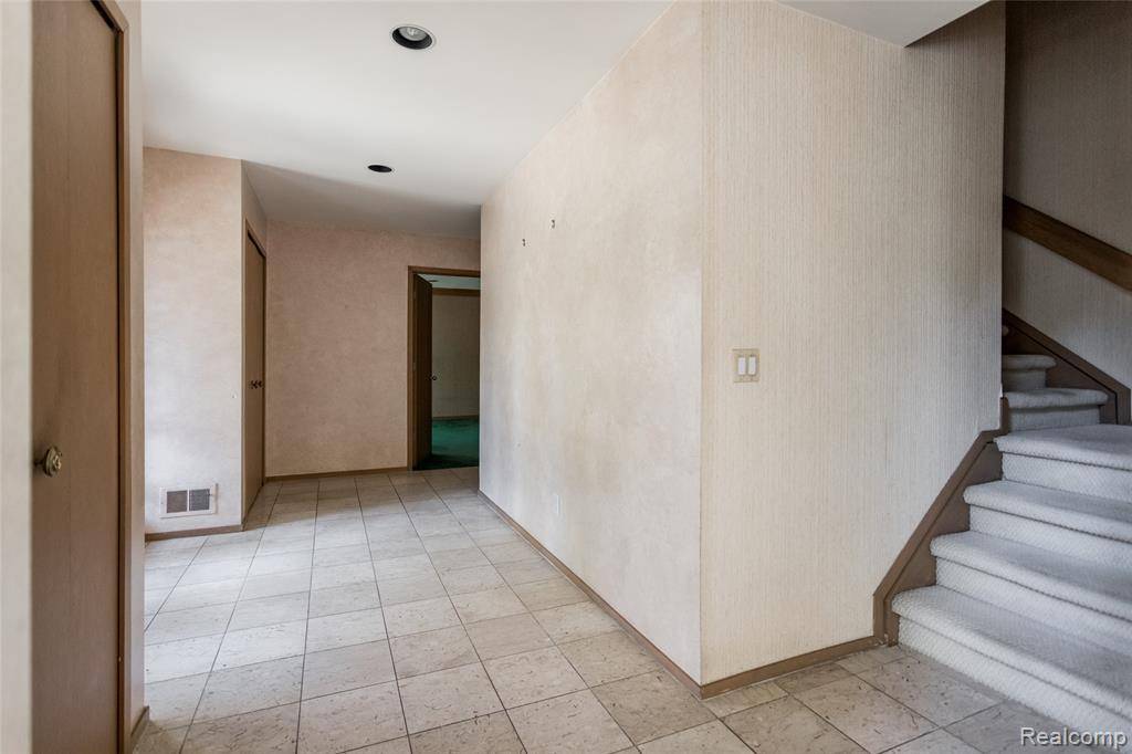 West Bloomfield, MI 48324,3228 Pine Lake Road