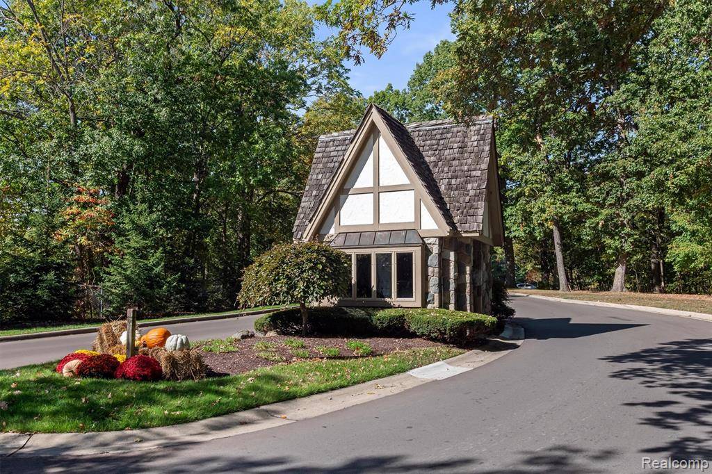 Brighton, MI 48116,4868 Pine Eagles Court