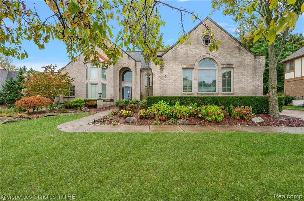 Farmington Hills, MI 48331,37907 Turnberry Court