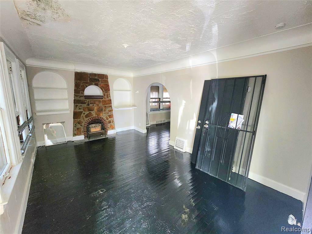 Detroit, MI 48205,15074 Mayfield Street