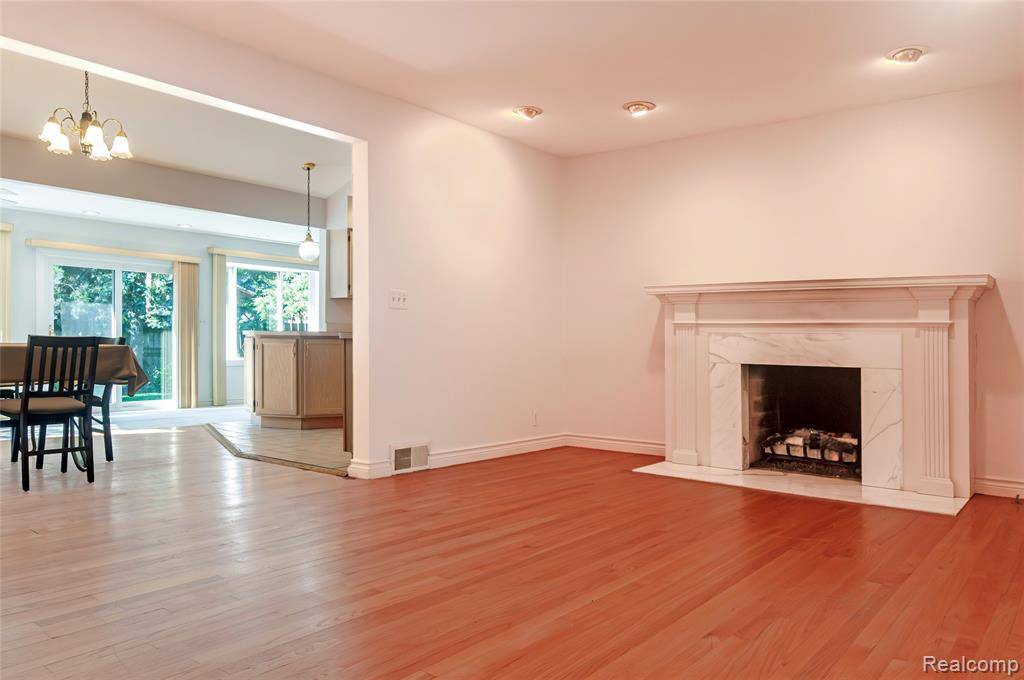 Grosse Pointe Woods, MI 48236,1151 Fairholme Road