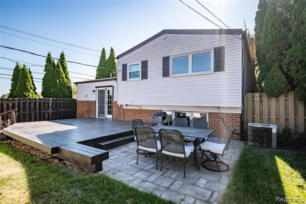 Clawson, MI,908 W Elmwood Avenue