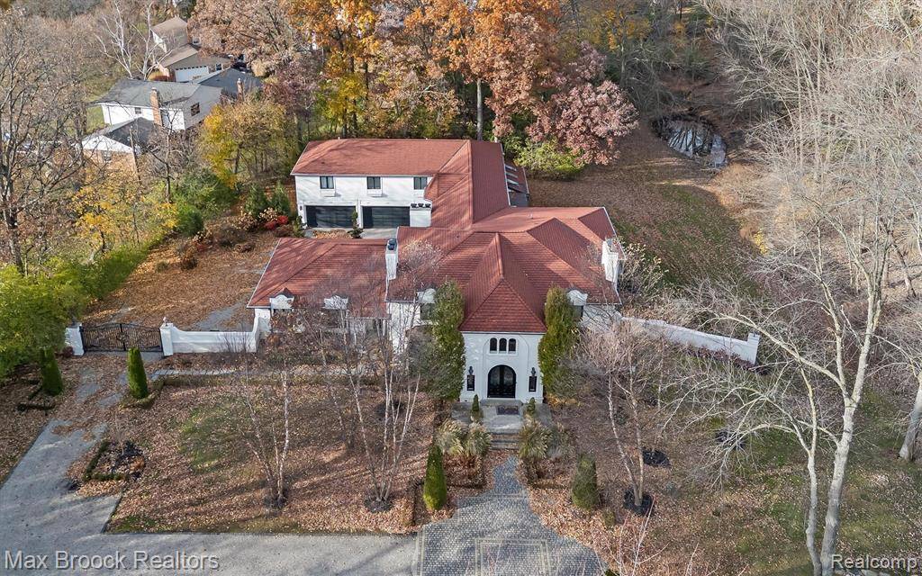 Bloomfield Hills, MI 48302,5190 Clarendon Crest Street