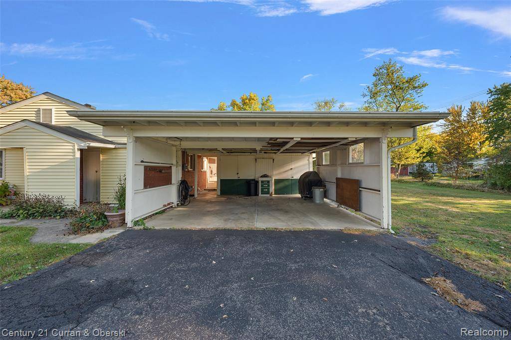 Farmington Hills, MI 48331,28248 Bayberry Road