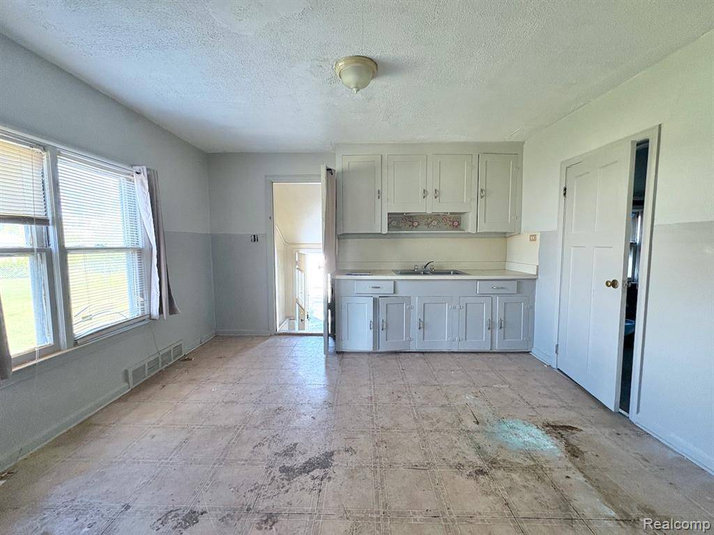 Warren, MI 48089,13475 Coleen Avenue