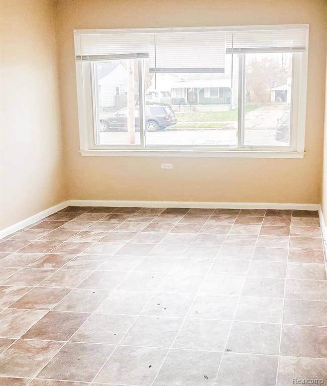 Detroit, MI 48228,8062 GRANDVILLE Avenue