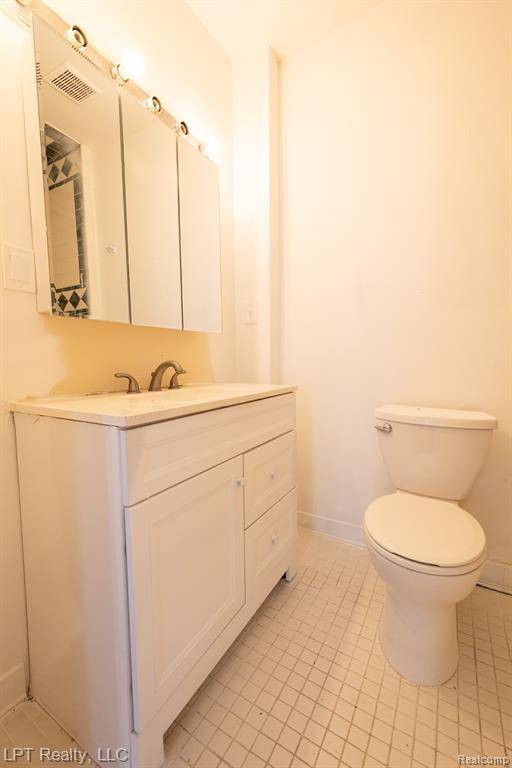 Dearborn Heights, MI 48127,6015 Mayburn W Street