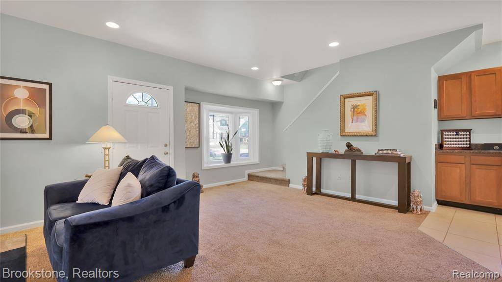 Rochester Hills, MI 48309,3105 SAINT CLAIR Drive