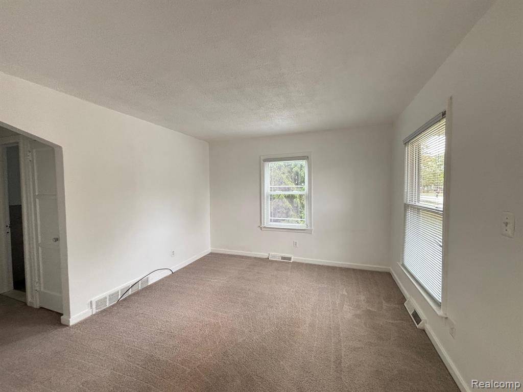 Hazel Park, MI 48030,23045 HARDING Avenue